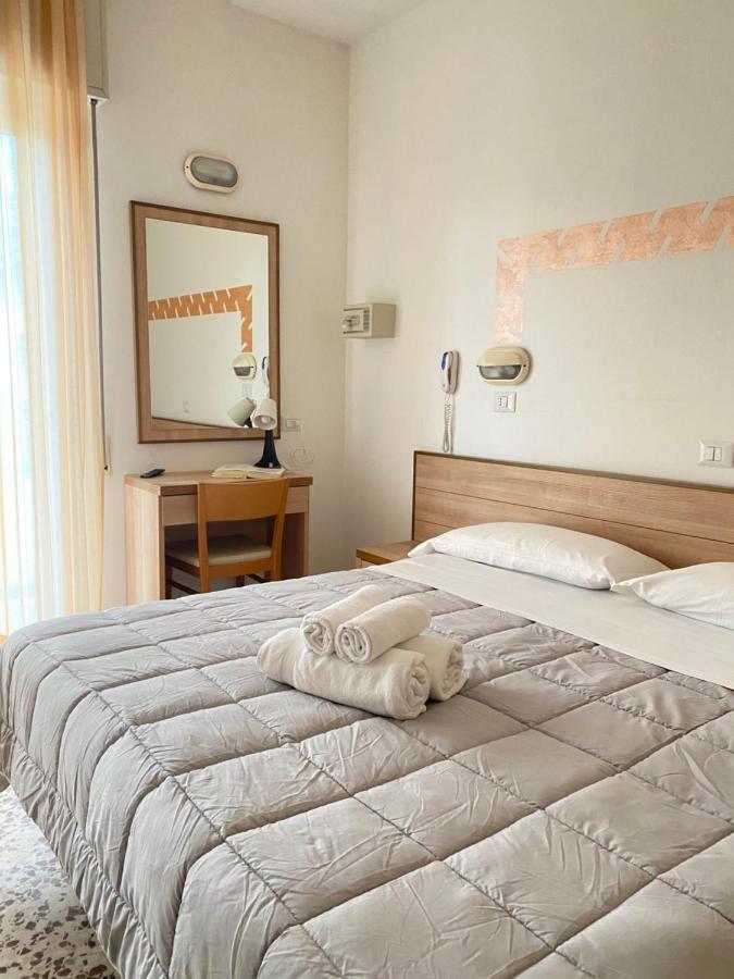 Hotel Ravello Adults Only Rimini Esterno foto