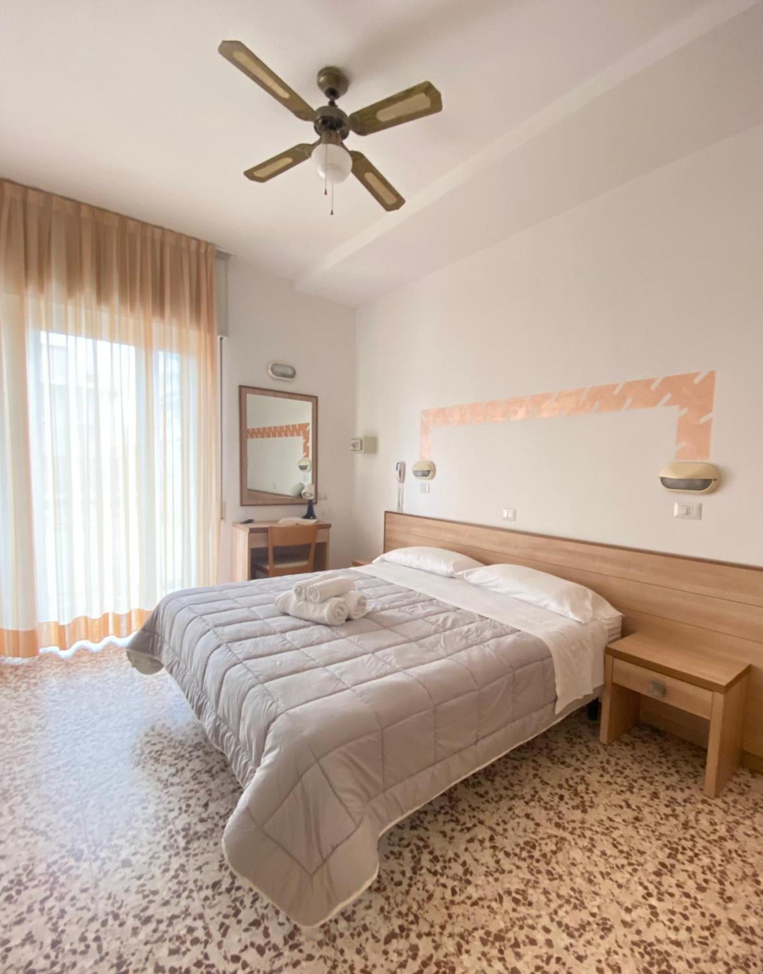 Hotel Ravello Adults Only Rimini Esterno foto