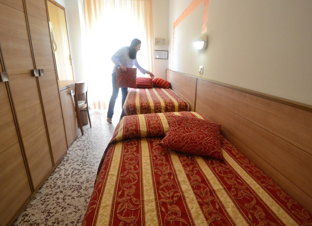 Hotel Ravello Adults Only Rimini Esterno foto