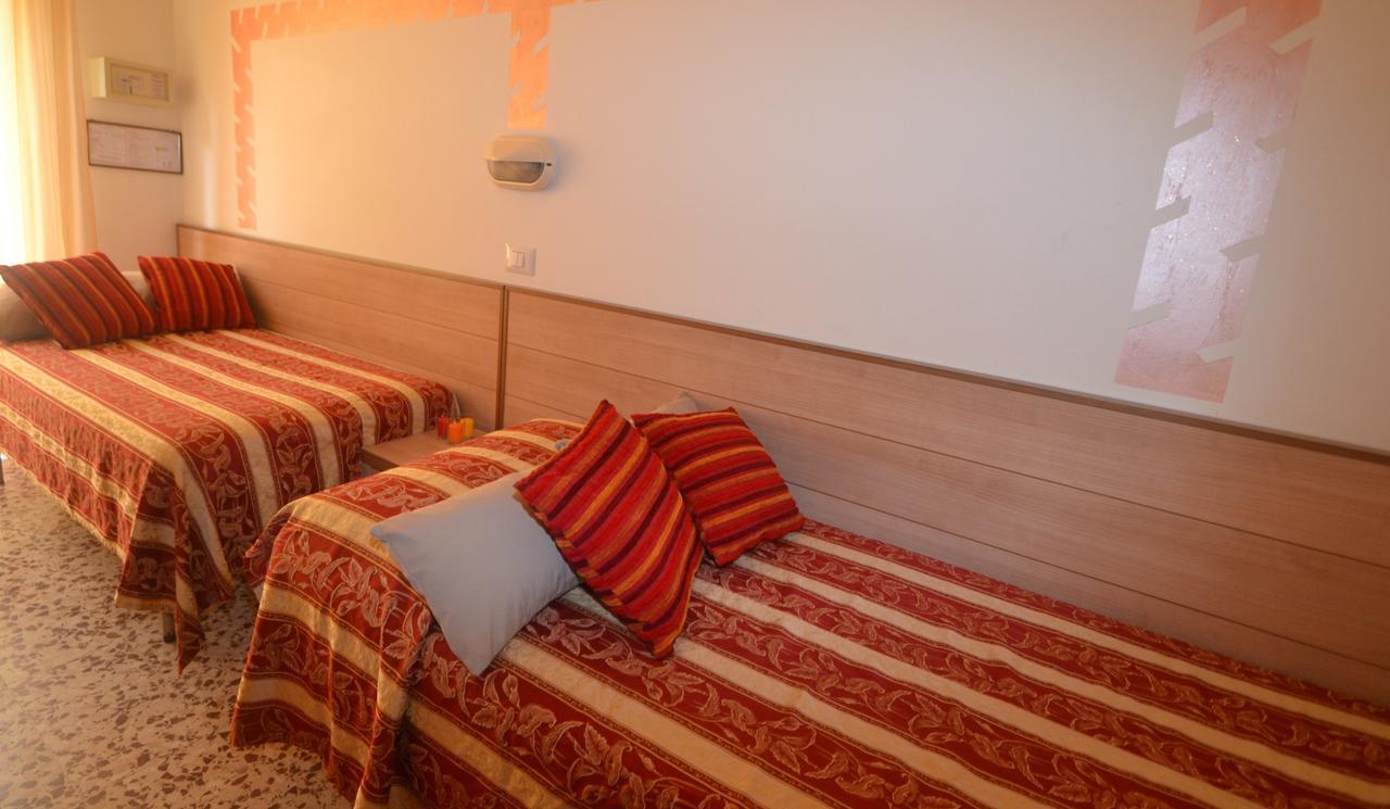 Hotel Ravello Adults Only Rimini Esterno foto